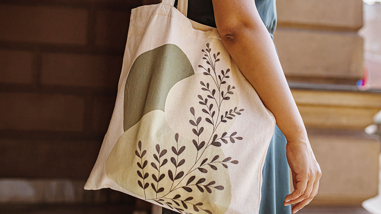 Why You Should Choose a Branded Tote Bag